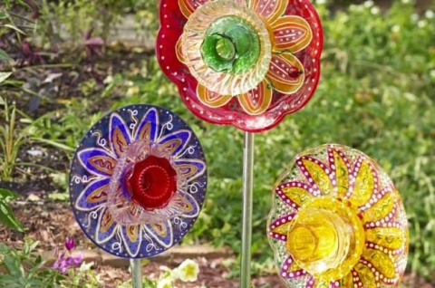 Flowers made from plates